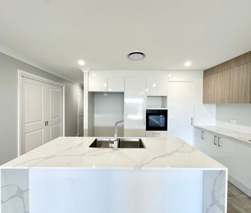 Contemporary Family Haven with Premium Finishes in Gilead - Photo 6