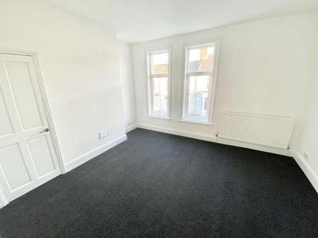 4 bedroom terraced house to rent - Photo 2