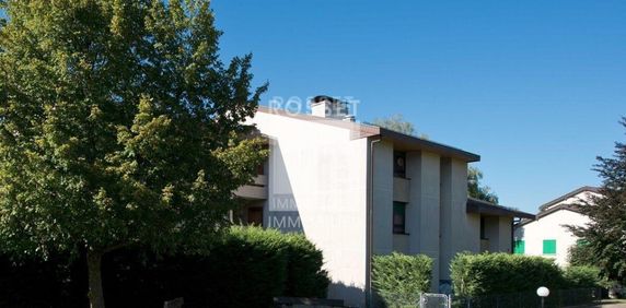 Appartement de 4 pièces au rez en campagne Genevoise se composant de la manière suivante : - Foto 2