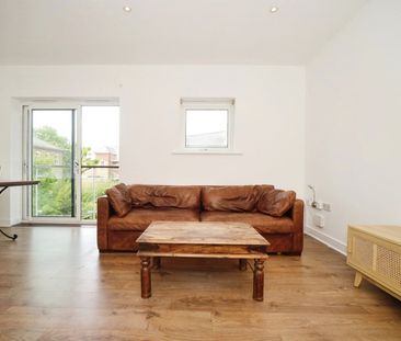 2 Bed Flat, Highfield Close, SE13 - Photo 1