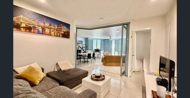 Charming Apartment in the Heart of New Farm - Lifestyle & Convenience - Photo 1