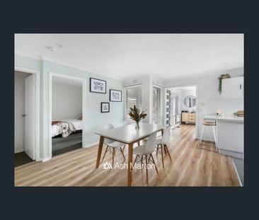 Court Side Family Home - Photo 2