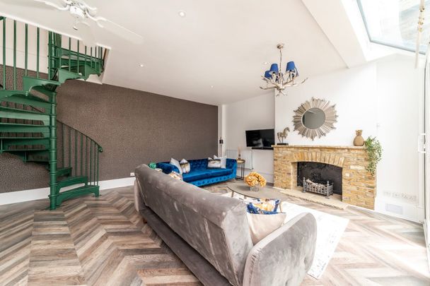 2 Bed Terraced House, Kramer Mews, SW5 - Photo 1