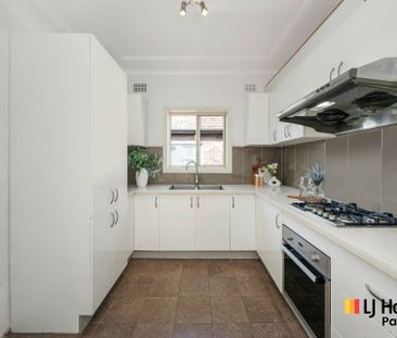 3-Bedroom Double Brick Home in Prime Location - Photo 2