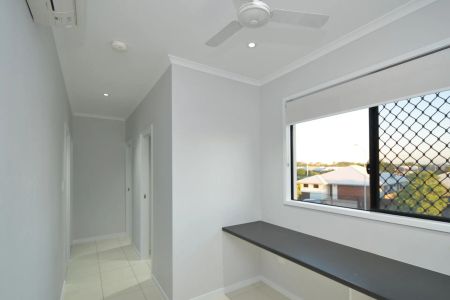 Relaxed Living in a Modern Setting - Photo 5