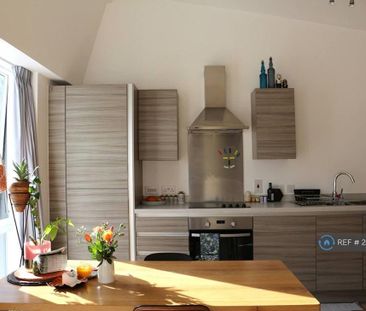 1 bedroom penthouse to rent - Photo 2