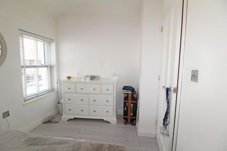 2 bedroom end of terrace house to rent - Photo 5