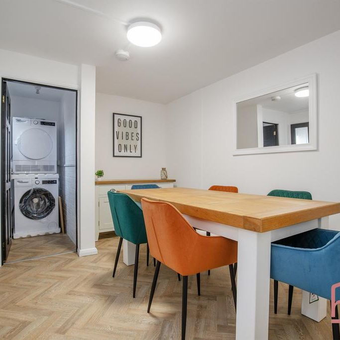 6 bedroom end of terrace house to rent - Photo 1