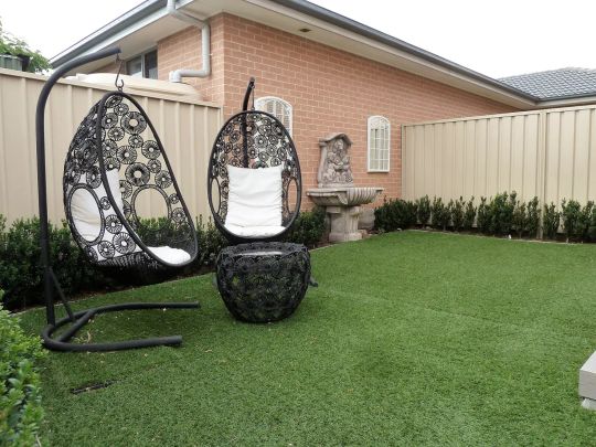 “Modern Family Townhouse Offering Space and Convenience” - Photo 1