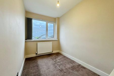 3 bedroom detached house to rent - Photo 4