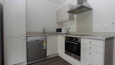 Three bedroom townhouse - Photo 3
