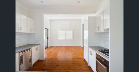 Home in the Heart of Convenience - Photo 4