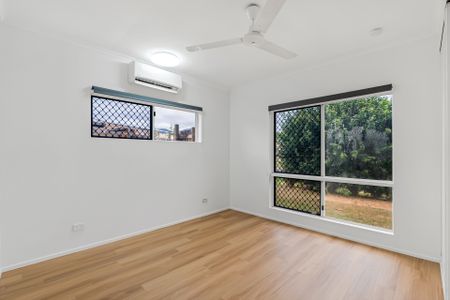 SPACIOUS FAMILY HOME IN SOUGHT AFTER EDMONTON! - Photo 5