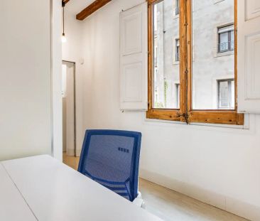Room in a shared 5-bedroom apartment for rent in El Gòtic, no domiciliation allowed. - Foto 5