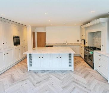 4 bedroom semi-detached house to rent - Photo 2