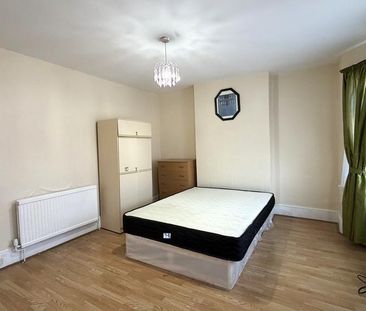 4 bedroom terraced house to rent - Photo 4