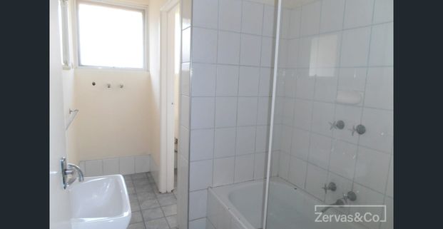 CLOSE TO UNI-MONASH AND HOSPITAL - Photo 1