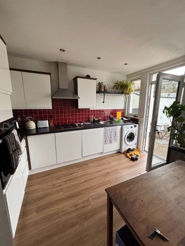 Room in a Shared House, Durnsford Road, SW19 - Photo 2