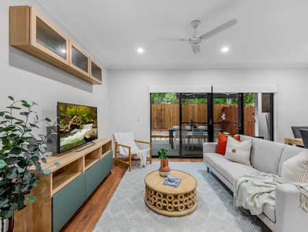 Luxurious Tri-level 4-Bedroom Townhouse! - Photo 3