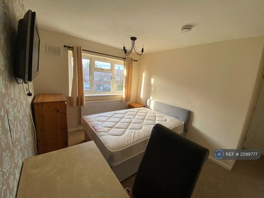 1 bedroom in a house share to rent - Photo 1