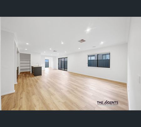 88 Pintail Drive, Melton South, Vic 3338 - Photo 3