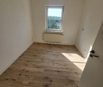 5 Raum Wohnung mit 2 Bädern ab dem 01.09.2024 frei - Photo 3