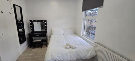 Room in a Shared House, Sterne Street, W12 - Photo 3