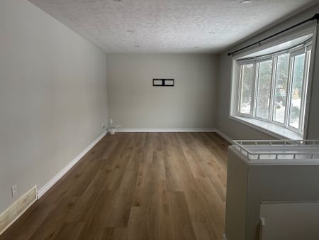 For Lease - 5 Parkway Crescent Unit# Main Floor, Clarington, Ontario - Photo 3