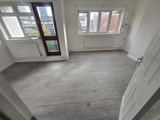 2 Bed Flat, Lawless House, E14 - Photo 1