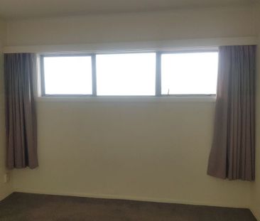 Sunny City Fringe Apartment | Carpark Included | - Photo 4