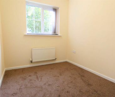 2 Bedroom Flat to Rent in Ashton - Photo 2