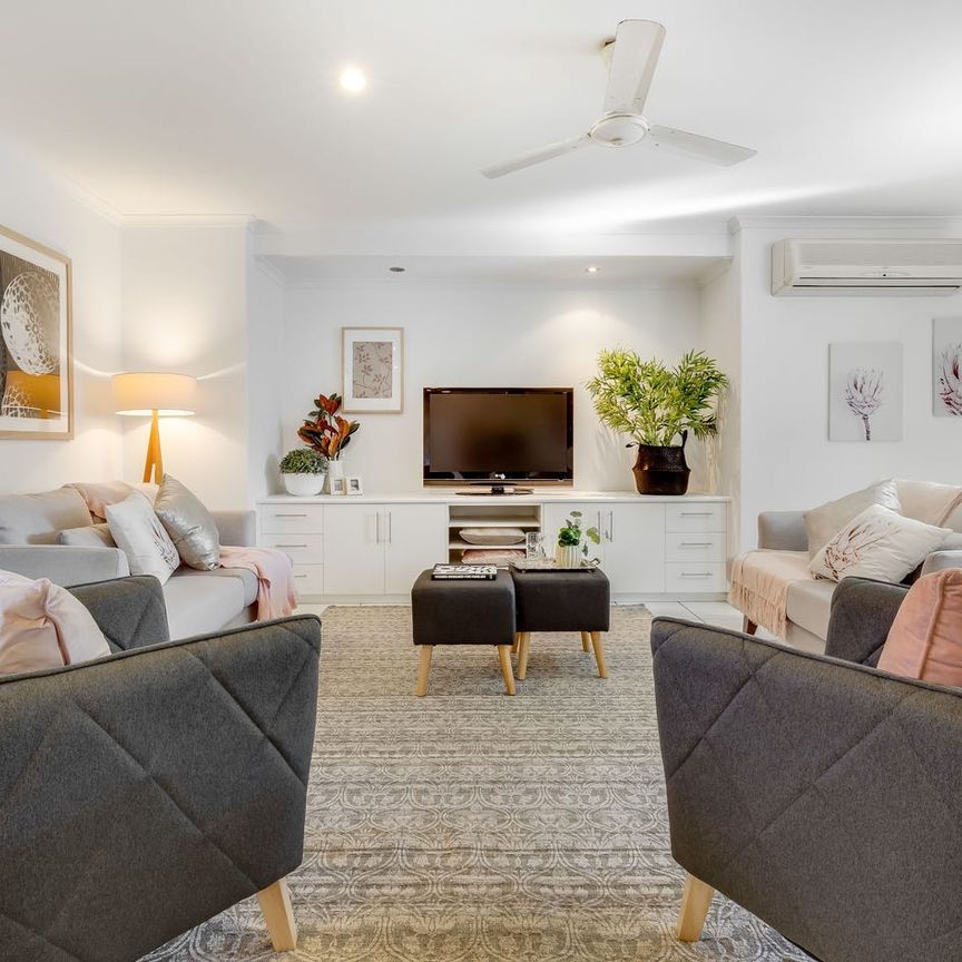 Beautifully presented Home, great location and Shed. - Photo 1