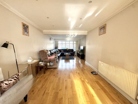 Barnhill Road, Greater London, UB4 - Photo 2