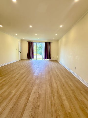 For Lease - 61 Parkside Drive Unit# A, Newmarket, Ontario - Photo 2