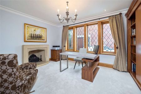 Bespoke built 5 bedroom 6,446 Sq Ft residence in grounds of over an acre on the fringe of the village and countryside - Photo 2