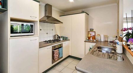 Charming 3BR Wattle Downs Retreat - Photo 3