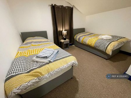 2 bedroom end of terrace house to rent - Photo 4