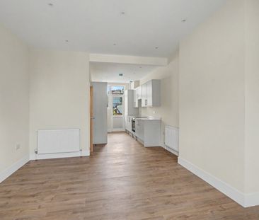 2 Bed Flat, Stoke Newington, N16 - Photo 2