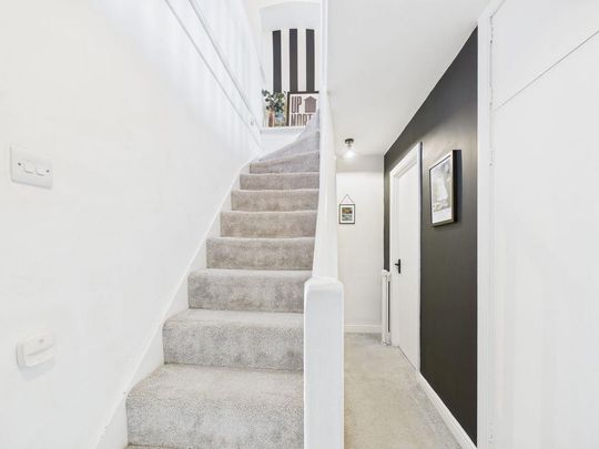 3 bedroom terraced house to rent - Photo 1