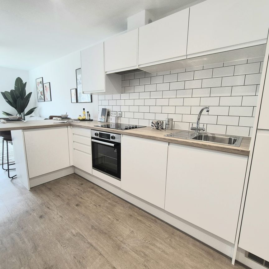 Cow Green, Halifax - Photo 1