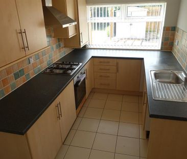 3 bedroom terraced house to rent - Photo 2