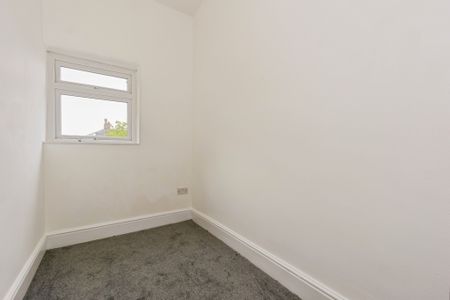 Newly Refurbished 2 Bed House Available Now - Photo 2