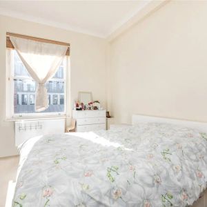 1 bedroom flat in Adeline Place - Photo 2