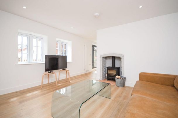 2 bedroom terraced house to rent - Photo 1