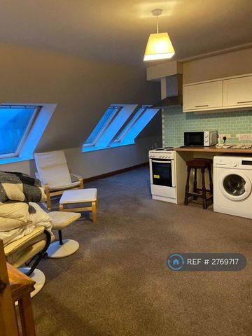 3 bedroom flat to rent - Photo 2