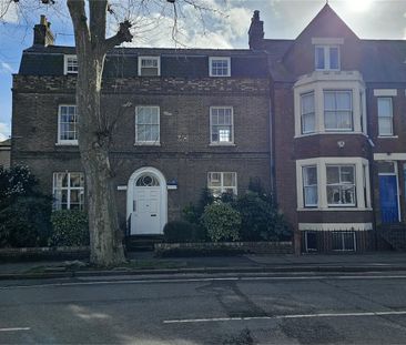 Flat 2, 26 Newmarket Road, Cambridge - Photo 1