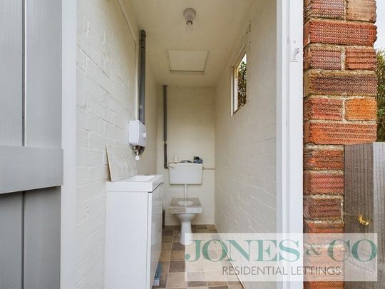 3 bedroom semi-detached house to rent - Photo 1