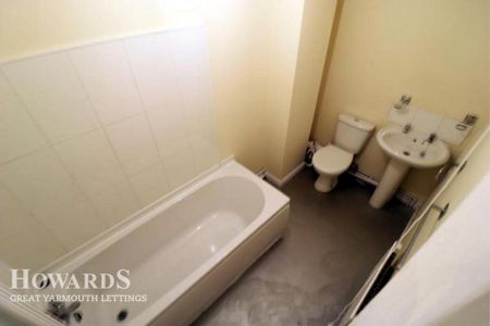 2 bedroom terraced house to rent - Photo 4