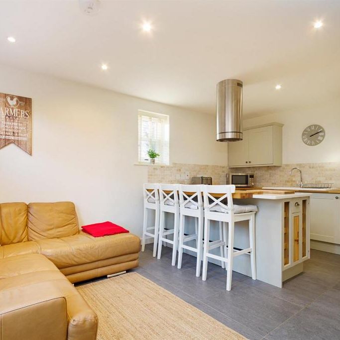 3 bedroom parking to rent - Photo 1