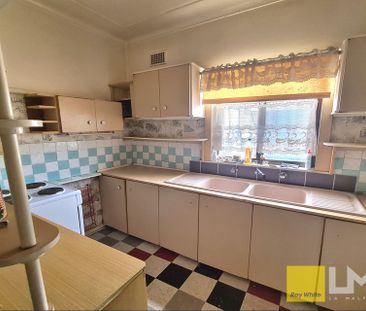 3 BEDROOM HOME WITH GARAGE - Photo 1